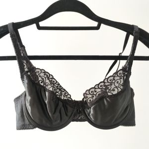 VIctorias Secret Satin and Lace Lightly Padded Bra 38C